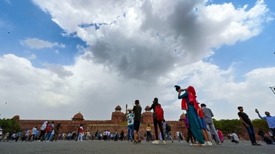 Forecast for Saturday shows Delhi is likely to record heatwave conditions yet again. (Raj K Raj/HT Photo) Forecast for Saturday shows Delhi is likely to record heatwave conditions yet again. (Raj K Raj/HT Photo)