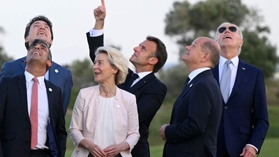 British Prime Minister Rishi Sunak, Canadian Prime Minister Justin Trudeau, President of the European Commission Ursula von der Leyen, French President Emmanuel Macron, German Chancellor Olaf Scholz and US President Joe Biden attend a skydiving demonstration at Borgo Egnazia Golf Club San Domenico during the G7 Summit (AFP) British Prime Minister Rishi Sunak, Canadian Prime Minister Justin Trudeau, President of the European Commission Ursula von der Leyen, French President Emmanuel Macron, German Chancellor Olaf Scholz and US President Joe Biden attend a skydiving demonstration at Borgo Egnazia Golf Club San Domenico during the G7 Summit (AFP)