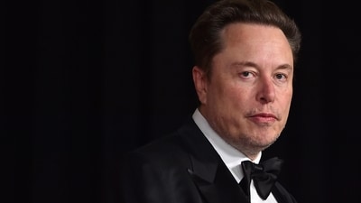 Elon Musk arrives at the 10th Breakthrough Prize Ceremony at the Academy Museum of Motion Pictures in Los Angeles. Tesla CEO Musk's massive pay package that was thrown out by a Delaware judge has been approved by the company's shareholders. (AP) Elon Musk arrives at the 10th Breakthrough Prize Ceremony at the Academy Museum of Motion Pictures in Los Angeles. Tesla CEO Musk's massive pay package that was thrown out by a Delaware judge has been approved by the company's shareholders. (AP)