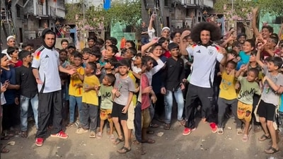 German Internet sensation Noel Robinson dancing to Calm Down and Gulabi Sadi with kids in India. (Instagram/@noelgoescrazy) German Internet sensation Noel Robinson dancing to Calm Down and Gulabi Sadi with kids in India. (Instagram/@noelgoescrazy)