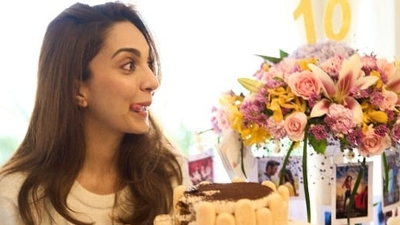 Kiara had a gala time celebrating 10 years in the industry with a chocolate cake and beautiful decorations at home. The actor kept it simple in a plain white tee and pants. 