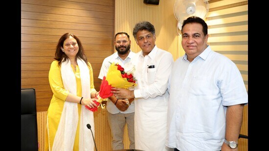 Newly elected Chandigarh MP Manish Tewari on Friday also visited the MC office in Sector 17 to understand its functioning and issues. (HT Photo)