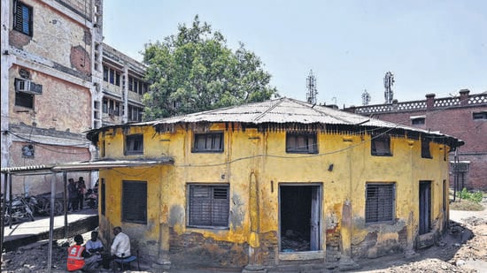 The old building of Hindu College complex at Kashmiri Gate, Delhi. (Sanjeev Verma/HT Photo)