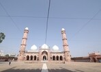 Spread across a built-up area of 4,30,000 square feet, Taj-ul-Masajid is known to accommodate as many as 90,000 people in its courtyard. (Abhijeet Gupta/Goutam Chourasiya)