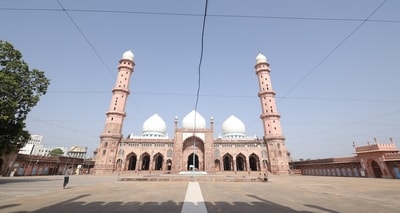 Spread across a built-up area of 4,30,000 square feet, Taj-ul-Masajid is known to accommodate as many as 90,000 people in its courtyard. (Abhijeet Gupta/Goutam Chourasiya)