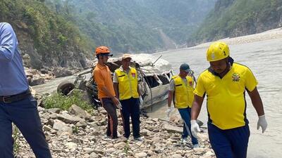 Tempo Traveller that fell into a gorge in Rudraprayag district on Saturday (HT Photo/Sourced)
