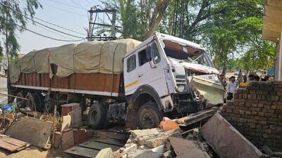 The truck damaged a shop on the roadside following the collision (HT Photo/Sourced) The truck damaged a shop on the roadside following the collision (HT Photo/Sourced)