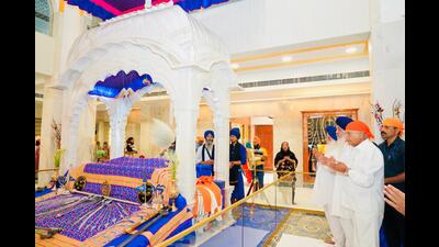 During his visit, he offered prayers and sought blessings for the welfare and prosperity of the people of Punjab. (HT)