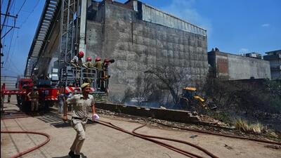 Fire fighter try to douse the fire at a industrial unit in Mundka Industrial Area on Sunday. (Vipin Kumar/HT) Fire fighter try to douse the fire at a industrial unit in Mundka Industrial Area on Sunday. (Vipin Kumar/HT)