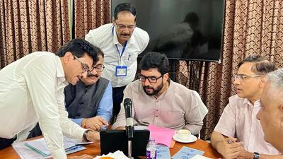Mohol said that he will meet union defence minister Rajnath Singh next week regarding one of the permissions necessary for expansion of the Pune Airport runway. (HT PHOTO) Mohol said that he will meet union defence minister Rajnath Singh next week regarding one of the permissions necessary for expansion of the Pune Airport runway. (HT PHOTO)