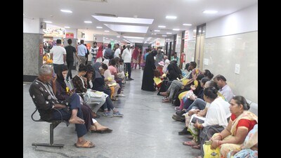 Patients waiting for their turn at Balrampur hospital in Lucknow on Saturday (June 15). (HT file) Patients waiting for their turn at Balrampur hospital in Lucknow on Saturday (June 15). (HT file)