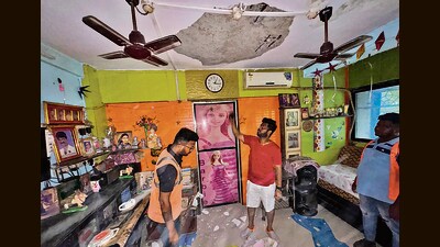 Thane, India - June ,16, 2024: Three people were injured when a slab fell in a room on the third floor of the Shramdan Building at Thane Kopri East , in Thane ,in Mumbai, India, on, Sunday, June,16, 2024. ( Praful Gangurde / HT Photo ) Thane, India - June ,16, 2024: Three people were injured when a slab fell in a room on the third floor of the Shramdan Building at Thane Kopri East , in Thane ,in Mumbai, India, on, Sunday, June,16, 2024. ( Praful Gangurde / HT Photo )