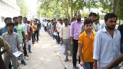 The Civil Services Prelims Examination 2024 was conducted in two shifts-- the first shift was held from 9.30 am to 11:30 AM and the second shift was from 2:30 pm to 4:30 pm. ( Photo by Santosh Kumar) The Civil Services Prelims Examination 2024 was conducted in two shifts-- the first shift was held from 9.30 am to 11:30 AM and the second shift was from 2:30 pm to 4:30 pm. ( Photo by Santosh Kumar)
