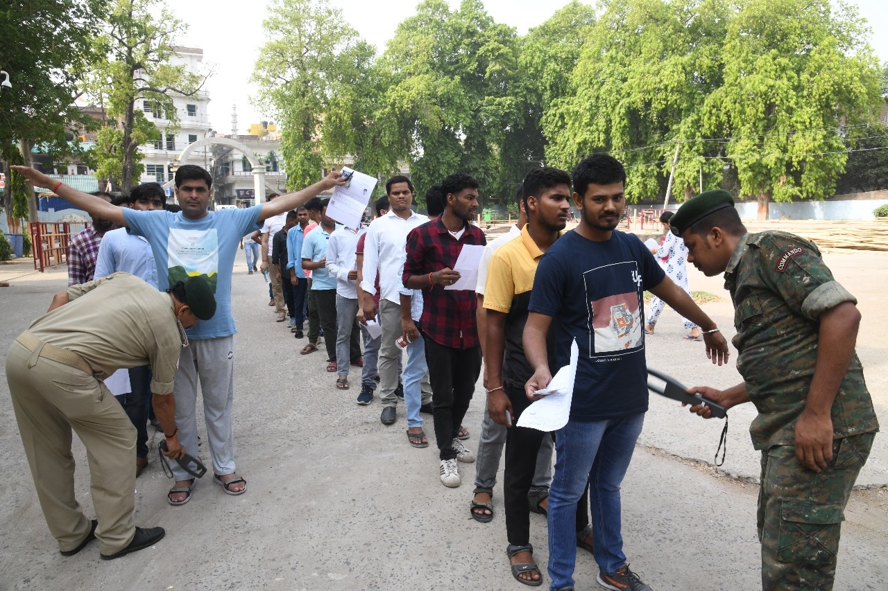 UPSC Prelims 2024 Live: Security personnel check aspirants outside an examination center in Patna before they enter the hall for the UPSC Civil Services (Preliminary) exams. (Photo by Santosh Kumar)
