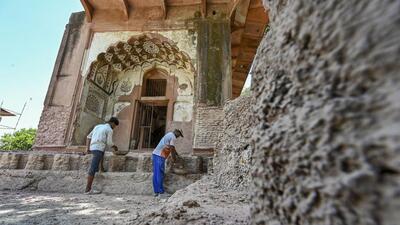 A view of ASI workers doing restoration work at Sheesh Mahal on Friday. (Raj K Raj/HT) A view of ASI workers doing restoration work at Sheesh Mahal on Friday. (Raj K Raj/HT)
