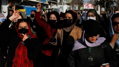 Protesting women from Afghanistan (REUTERS)