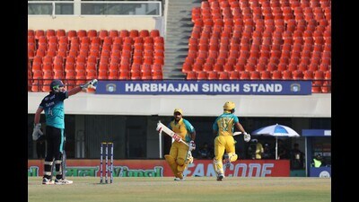 Opening pair Singh and Anshul Chaudhary sent the opposition bowlers on a leather hunt and collected 63 runs in 8.4 overs. (HT Photo)