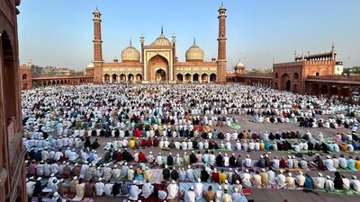 Muslims perform prayers at Jama Masjid on the occasion of Eid al-Adha (HT) Muslims perform prayers at Jama Masjid on the occasion of Eid al-Adha (HT)