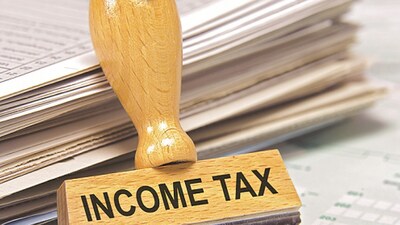 Budget 2024: As per the old regime, income tax exemption limit is applicable on income up to ₹2.5 lakh for individuals while under the new regime, exemption limit is on income up to ₹3 lakh. Budget 2024: As per the old regime, income tax exemption limit is applicable on income up to ₹2.5 lakh for individuals while under the new regime, exemption limit is on income up to ₹3 lakh.