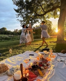 Smiling and swaying with the wind and friends. (Pinterest) Smiling and swaying with the wind and friends. (Pinterest)