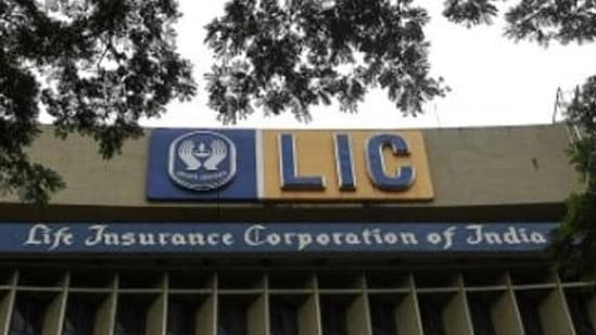 An exterior view of Life Insurance Corporation of India's (LIC) headquarters, in Mumbai. (Reuters)