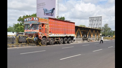 According to the different citizen forums, rash driving after consumption of alcohol, and increased construction activity across the city are some of the reasons leading to a rising number of accidents around Pune. (HT FILE) According to the different citizen forums, rash driving after consumption of alcohol, and increased construction activity across the city are some of the reasons leading to a rising number of accidents around Pune. (HT FILE)
