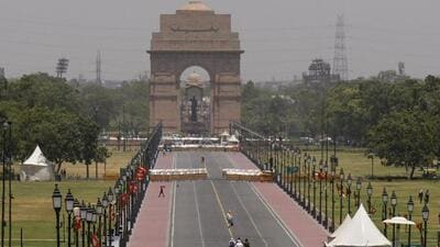 Delhi’s maximum was 45.2°C on Monday, with the minimum recorded at 33°C. (PTI photo) Delhi’s maximum was 45.2°C on Monday, with the minimum recorded at 33°C. (PTI photo)