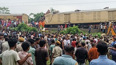 People look on at the site of a collision between an express passenger train and a goods train in Nirmaljote, near Rangapani station in India's West Bangal state on June 17, 2024. (AFP) People look on at the site of a collision between an express passenger train and a goods train in Nirmaljote, near Rangapani station in India's West Bangal state on June 17, 2024. (AFP)