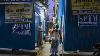 Homeless people seen staying inside a night shelter amid extreme hot weather conditions at Lodhi Road in New Delhi (HT Photo/Raj K Raj) Homeless people seen staying inside a night shelter amid extreme hot weather conditions at Lodhi Road in New Delhi (HT Photo/Raj K Raj)