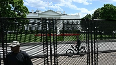 A US Secret Service agent patrols behind temporary security fencing around the perimeter of the White House in Washington, DC, on June 7, 2024 ahead of a pro-Palestinian demonstration June 8. (Photo by Mandel NGAN / AFP) (AFP) A US Secret Service agent patrols behind temporary security fencing around the perimeter of the White House in Washington, DC, on June 7, 2024 ahead of a pro-Palestinian demonstration June 8. (Photo by Mandel NGAN / AFP) (AFP)