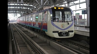 With the system crash, the only options for ticket purchase were cash counters and transactions through bank cards. (HT PHOTO) With the system crash, the only options for ticket purchase were cash counters and transactions through bank cards. (HT PHOTO)