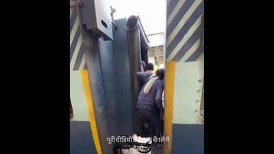 Passengers jumping onto the coupler of a crowded train travelling from Bihar's Darbhanga to Amritsar, Punjab. (Instagram/@mr.vishal_sharma_) Passengers jumping onto the coupler of a crowded train travelling from Bihar's Darbhanga to Amritsar, Punjab. (Instagram/@mr.vishal_sharma_)