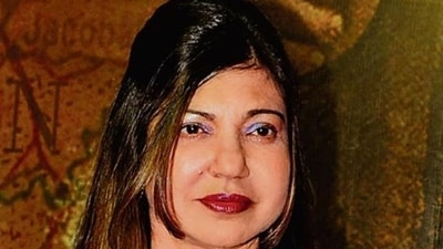 Alka Yagnik added a word of caution for her fans – she asked everyone to stay away from heavy exposure to loud noise and headphones. Alka Yagnik added a word of caution for her fans – she asked everyone to stay away from heavy exposure to loud noise and headphones. 