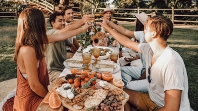 International Picnic Day 2024: Every year, International Picnic Day is observed on June 18 – the ideal time to visit the outdoors with our picnic basket and our loved ones. (Unsplash) International Picnic Day 2024: Every year, International Picnic Day is observed on June 18 – the ideal time to visit the outdoors with our picnic basket and our loved ones. (Unsplash)