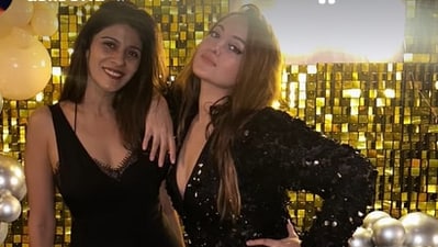 Sonakshi Sinha's wedding with her boyfriend Zaheer Iqbal is the hot favourite topic for gossip mills these days. Sonakshi recently took to her Instagram handle stories to post stories of her late-night bash with friends. She can be seen posing with her best friend Vidhi Lodha Mehra in this picture. Sonakshi Sinha's wedding with her boyfriend Zaheer Iqbal is the hot favourite topic for gossip mills these days. Sonakshi recently took to her Instagram handle stories to post stories of her late-night bash with friends. She can be seen posing with her best friend Vidhi Lodha Mehra in this picture. 