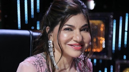 Alka Yagnik – one of the most popular Bollywood playback singers, recently got diagnosed with a rare sensory neural nerve hearing loss. The actor took to her Instagram profile and answered why she has been missing in action for the last few days.
