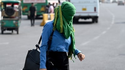 As temperatures rise in Delhi-NCR, commuters cover their heads to escape the heat (Photo by Sunil Ghosh / Hindustan Times) As temperatures rise in Delhi-NCR, commuters cover their heads to escape the heat (Photo by Sunil Ghosh / Hindustan Times)