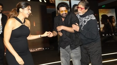 Amitabh Bachchan playfully pulled at Prabhas for helping Deepika Padukone off stage. Amitabh Bachchan playfully pulled at Prabhas for helping Deepika Padukone off stage.