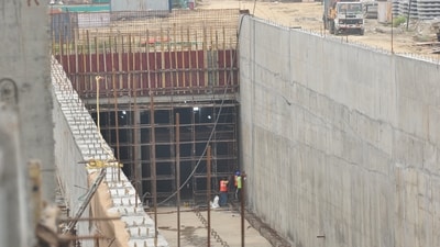 Projected at an estimated cost of approximately ₹8,100 crore, or roughly ₹450 crore per kilometre, the underground tunnel is slated for completion by January 1, 2025. (Sakib Ali/HT Photo) Projected at an estimated cost of approximately ₹8,100 crore, or roughly ₹450 crore per kilometre, the underground tunnel is slated for completion by January 1, 2025. (Sakib Ali/HT Photo)
