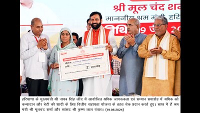 Mukhyamantri Shramik Panjikaran Protsahan Yojana, under which ₹1,100 will be provided as an incentive to workers upon registration, is among the new initiatives launched by the CM. (HT Photo) Mukhyamantri Shramik Panjikaran Protsahan Yojana, under which ₹1,100 will be provided as an incentive to workers upon registration, is among the new initiatives launched by the CM. (HT Photo)