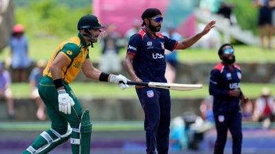 De Kock's knock ended in the 13th over on 74 off 40 to Harmeet Singh and the spinner ended up dismissing the dangerous David Miller for a golden duck after that. (PTI) De Kock's knock ended in the 13th over on 74 off 40 to Harmeet Singh and the spinner ended up dismissing the dangerous David Miller for a golden duck after that. (PTI)