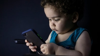 In today's digital age, many children struggle with gadget addiction, which can affect their development and well-being. (Unsplash) In today's digital age, many children struggle with gadget addiction, which can affect their development and well-being. (Unsplash)