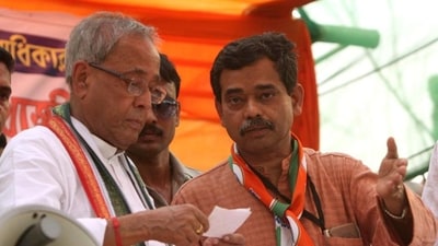 Abhijit Mukherjee and former President late Pranab Mukherjee. (HT Archive) Abhijit Mukherjee and former President late Pranab Mukherjee. (HT Archive)