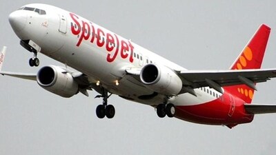 Passengers of a SpiceJet flight from Delhi to Darbhanga have alleged that they had to wait inside the aircraft without air conditioning (AC) for over an hour amid the ongoing heatwave. (AFP File Photo) Passengers of a SpiceJet flight from Delhi to Darbhanga have alleged that they had to wait inside the aircraft without air conditioning (AC) for over an hour amid the ongoing heatwave. (AFP File Photo)