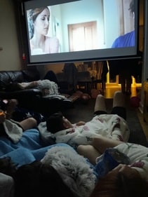 Cancer's cozy time with the close ones. (Pinterest)