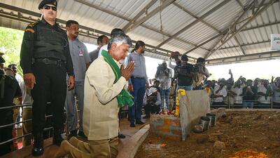 Andhra Pradesh chief minister N Chandrababu Naidu offers prayers at Praja Vedika during his tour of Amravati. (PTI) Andhra Pradesh chief minister N Chandrababu Naidu offers prayers at Praja Vedika during his tour of Amravati. (PTI)