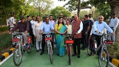 LG VK Saxena inaugurated Cycle track at Nehru Park, New Delhi on Thursday. (HT Photo) LG VK Saxena inaugurated Cycle track at Nehru Park, New Delhi on Thursday. (HT Photo)