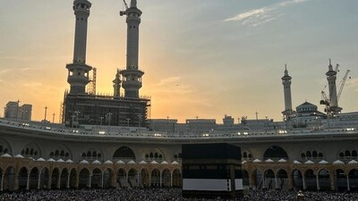 Muslim pilgrims circle the Kaaba as they perform Tawaf at the Grand Mosque, during the annual haj pilgrimage, in Mecca, Saudi Arabia on June 18 (REUTERS) Muslim pilgrims circle the Kaaba as they perform Tawaf at the Grand Mosque, during the annual haj pilgrimage, in Mecca, Saudi Arabia on June 18 (REUTERS)