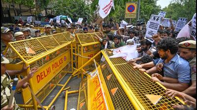 Students from various organizations protest outside the Ministry of Education at Central Secretariat in New Delhi on Thursday. (Sanchit Khanna/ Hindustan Times) Students from various organizations protest outside the Ministry of Education at Central Secretariat in New Delhi on Thursday. (Sanchit Khanna/ Hindustan Times)