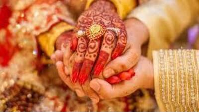 Talking to media at Narnaul court on Wednesday, the couple said that they will not end their marriage, adding that they have been receiving threats from their families and some local representatives. (HT File Photo) Talking to media at Narnaul court on Wednesday, the couple said that they will not end their marriage, adding that they have been receiving threats from their families and some local representatives. (HT File Photo)